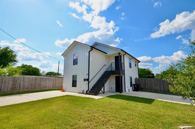 Primary Photo - 4735 Redbud St