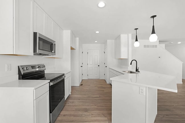 Building Photo - 43 Fairmount Grv Dr