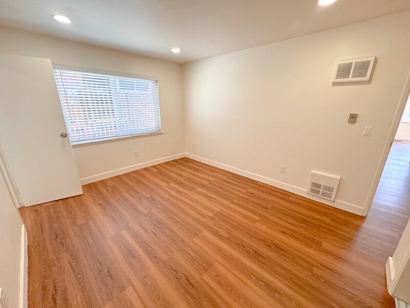 Building Photo - 4802 Daisy St