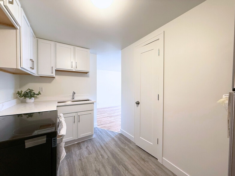 Building Photo - 29222 Grand River Ave