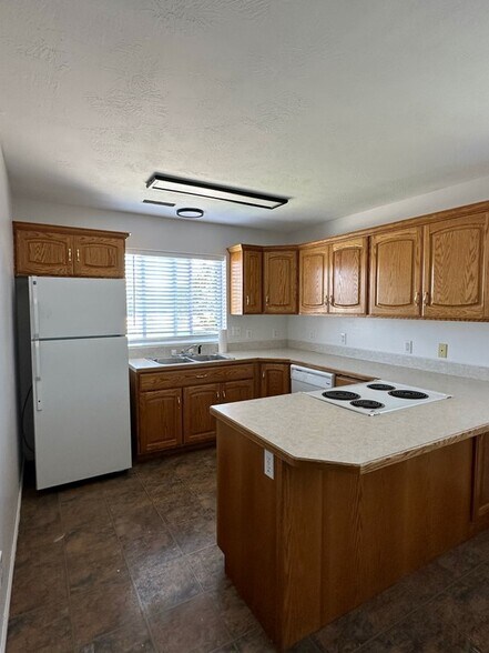 Building Photo - 397 W 400 N