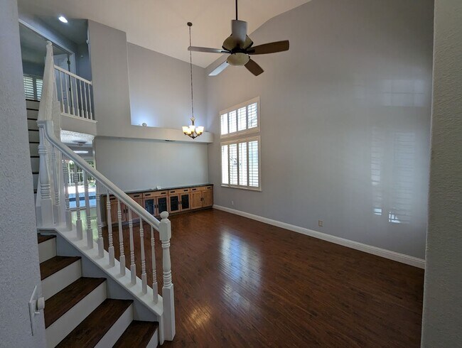 Building Photo - Beautiful 3bed 2.5bath 2 story home located in Rivergate Gated Community