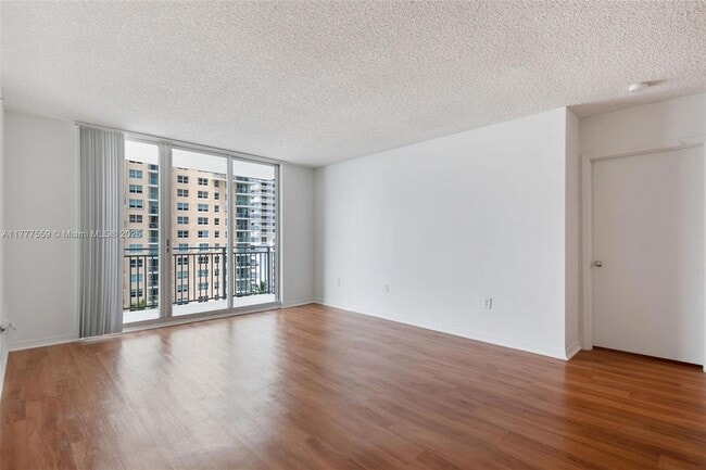 Building Photo - 1111 Brickell Bay Dr