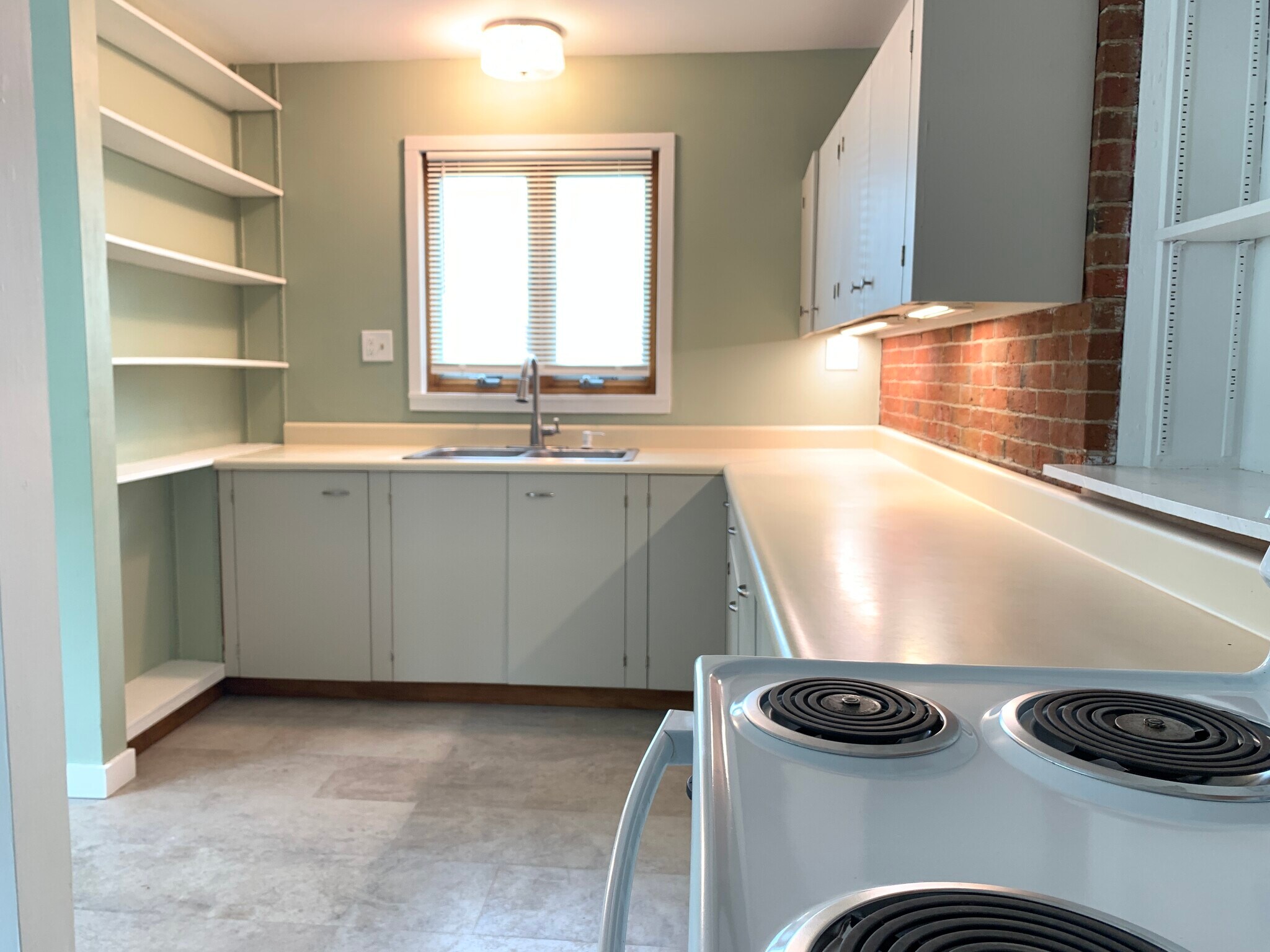 Kitchen - 183 Elliot St