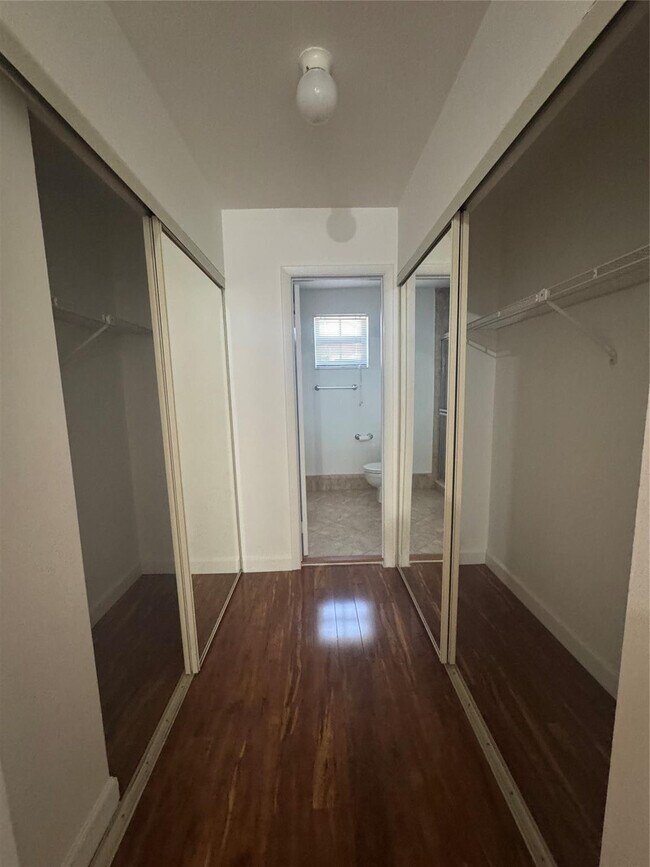 Building Photo - 9929 NW 9th Ct