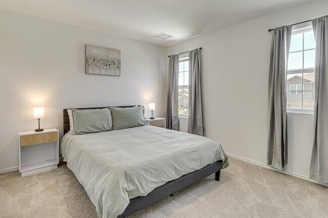 Building Photo - 10701 Steinbeck Dr