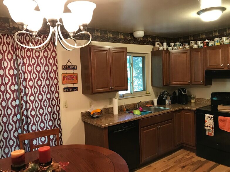 Building Photo - 5280 Flintridge Dr