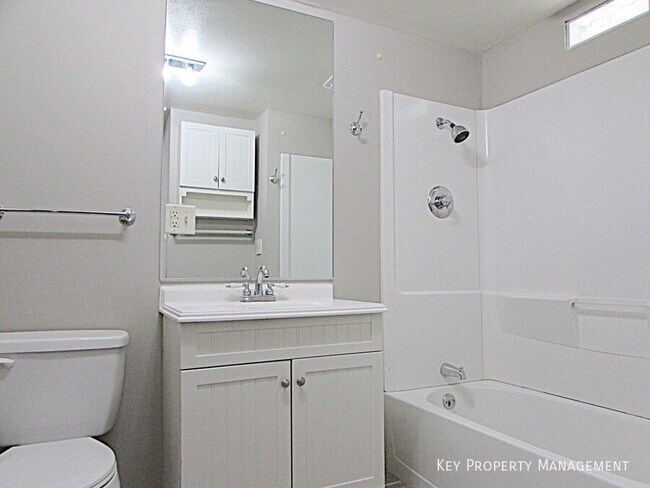 Building Photo - 405 S 15th St