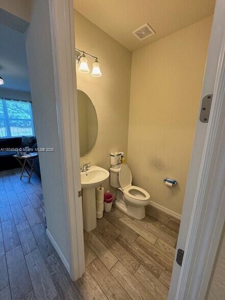 Building Photo - 1063 Eucalyptus Dr