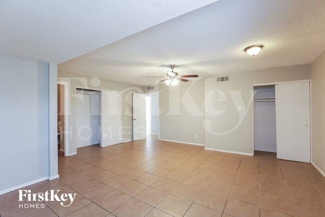 Building Photo - 5214 S 44th Pl