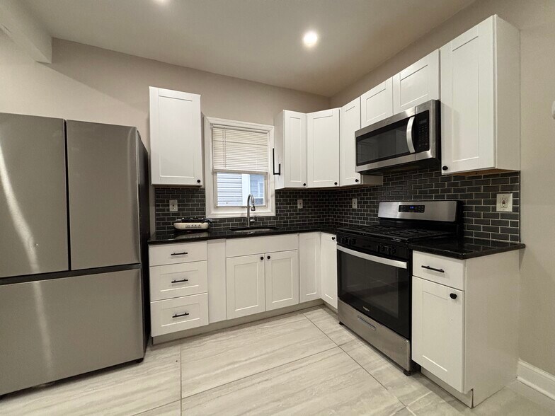 Kitchen - 178 Linden Ave