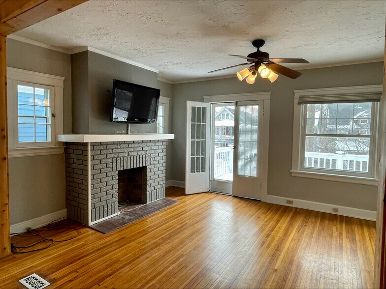 Building Photo - 2345 Grandview Ave