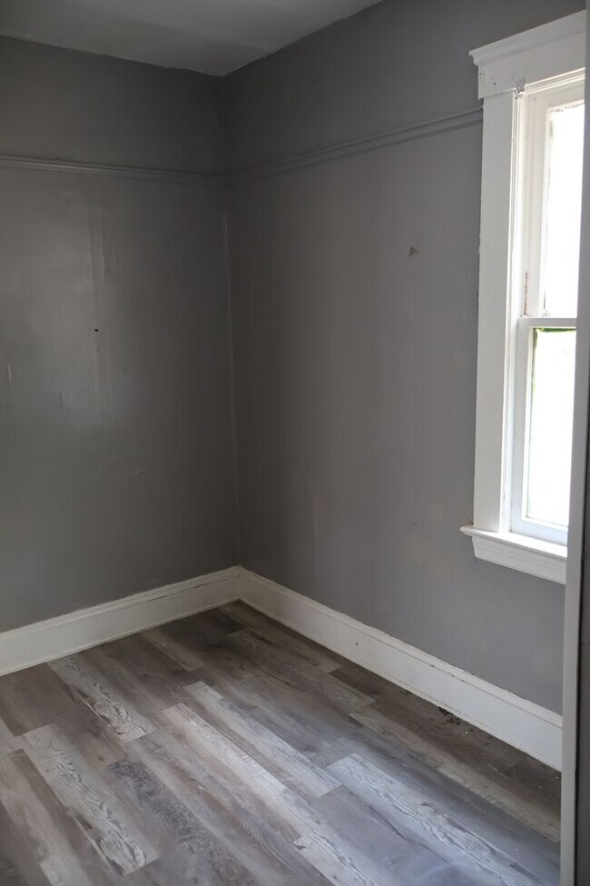 Building Photo - 6812 Whitney Ave