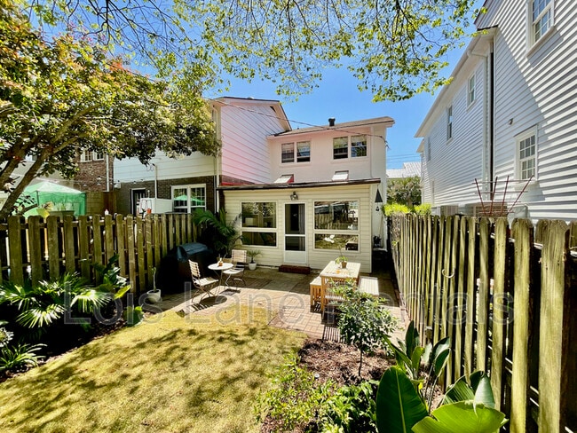 Building Photo - 190 Queen St