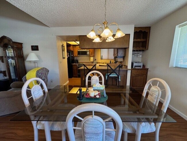 Building Photo - 1BR 1BA Winter Vacation Rental with River Views-RIVERVIEW BLUFFS