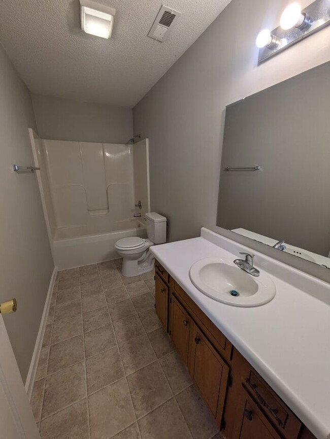 Building Photo - 2BD/2BA Unit at The Squires in Newton