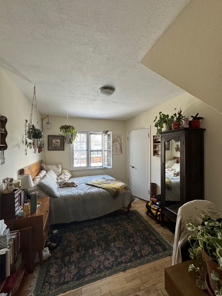 Building Photo - 3142 8th St