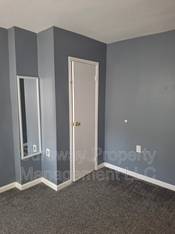 Building Photo - 1030 Genesee St