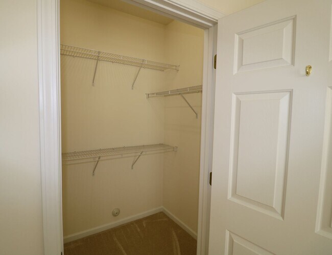 Building Photo - 6901 Hanesbrook Cir