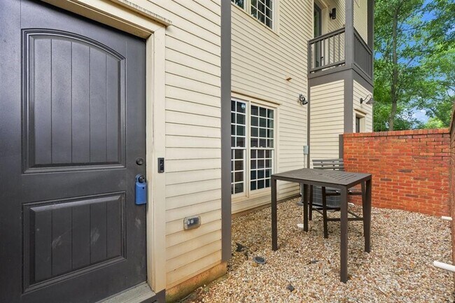 Building Photo - 3371 Dogwood Dr