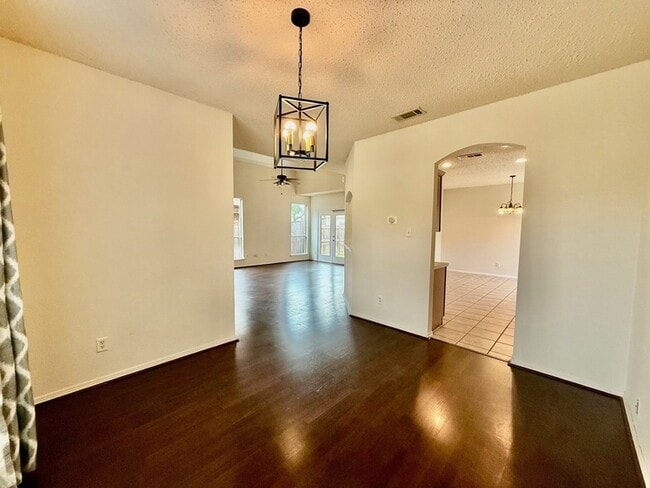 Building Photo - 3900 Braxton Ln