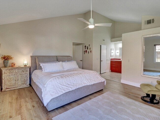 Building Photo - 77897 Woodhaven Dr S