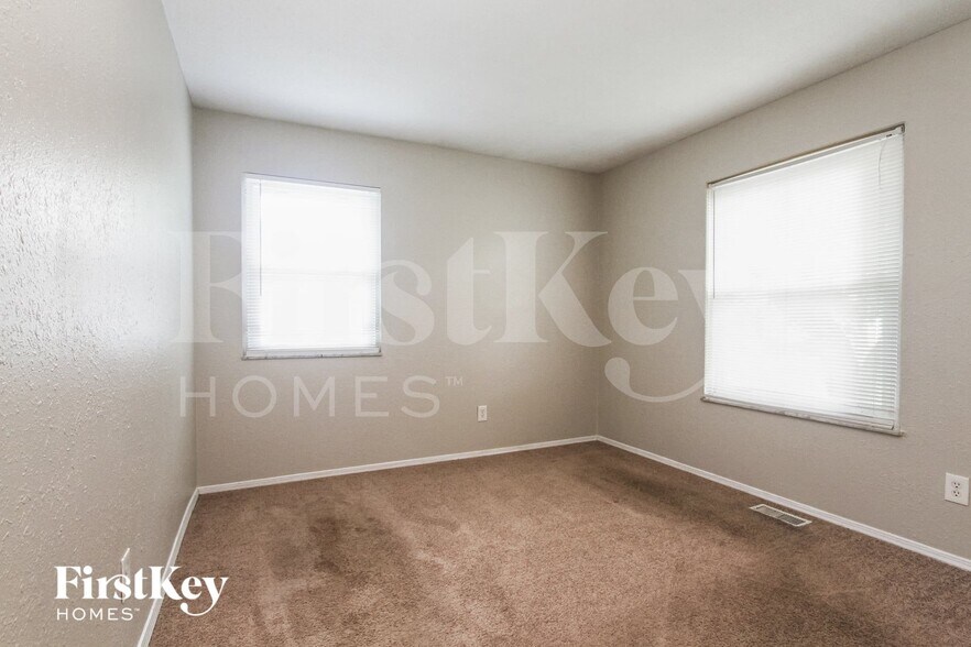 Building Photo - 9630 Pepperidge Dr