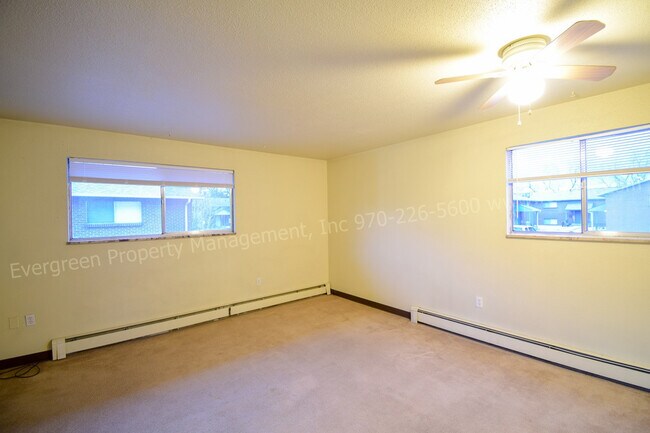 Building Photo - 927 James Ct