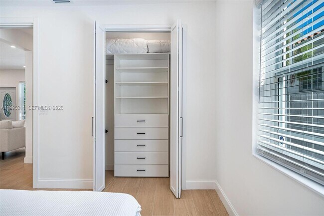 Building Photo - 696 NE 67th St