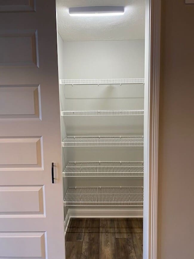 Building Photo - 2 Bed 2.5 Bath Townhome Available in Sprin...