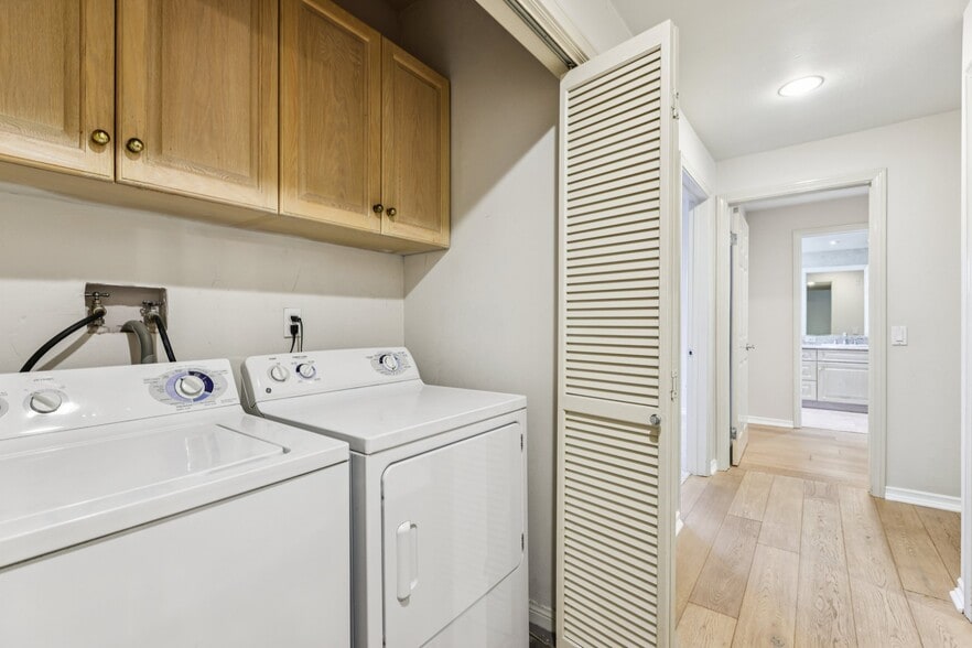 Building Photo - 14290 Dickens St