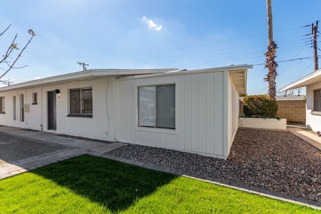 Building Photo - 1 Bed | 1 Bath -  Tempe Courtyard Style Unit