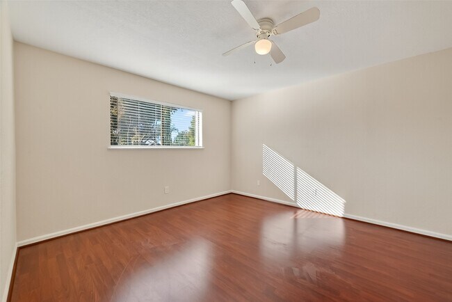 Building Photo - 1698 Creekside Dr