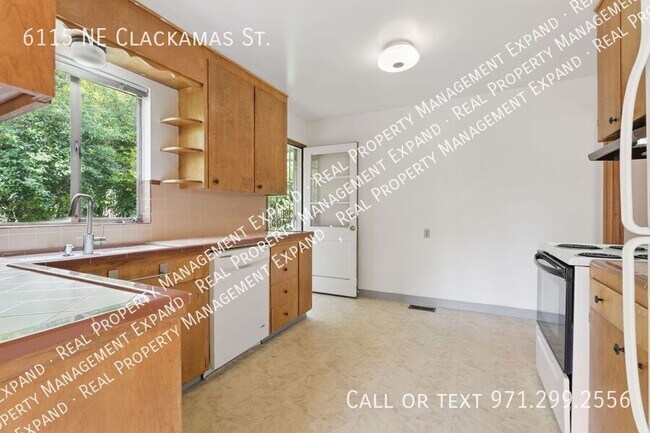 Building Photo - 6115 NE Clackamas St