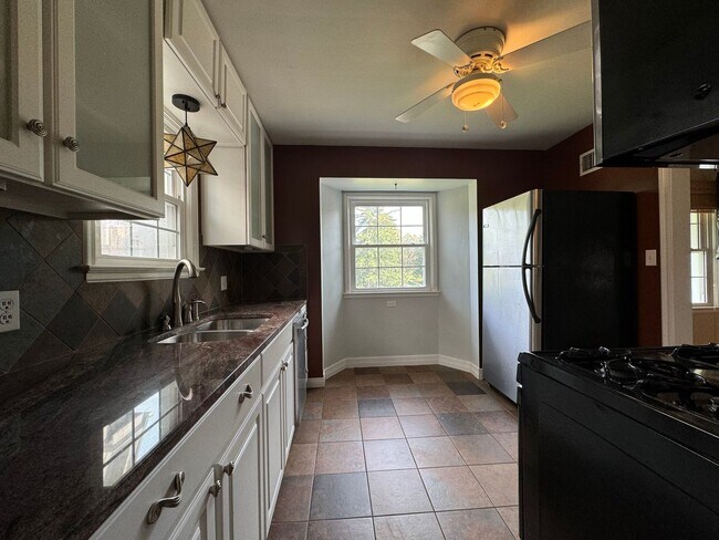 Building Photo - Home for Rent!