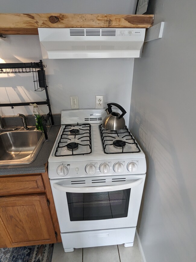 Gas Stove/Oven - 3600 Gary Rd