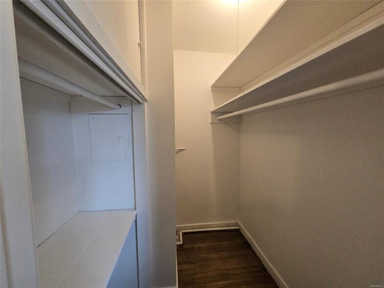 Building Photo - 3737 Wesley Dr