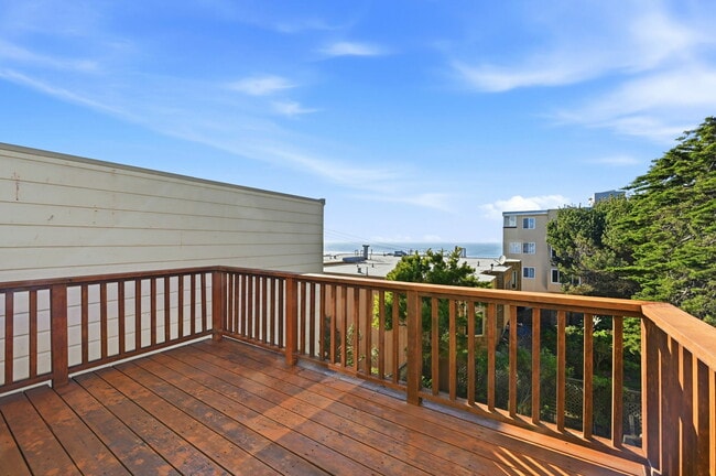 Building Photo - 685 47th Ave