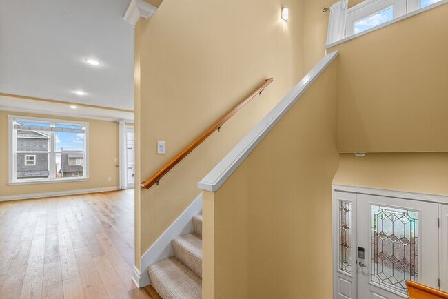 Building Photo - Quintessential West Seattle Townhome with ...