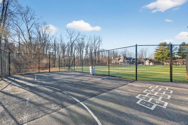 Building Photo - 1306 Nutmeg Dr