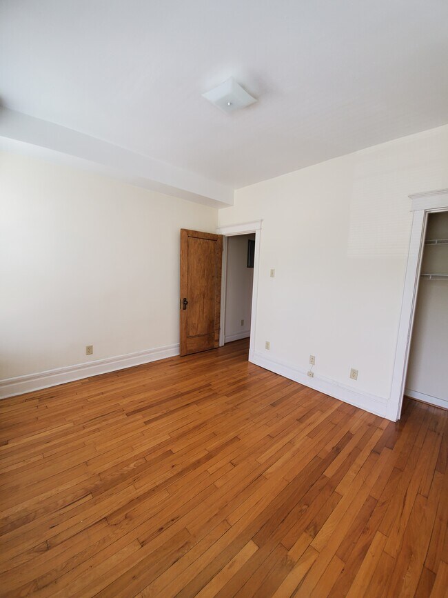 Building Photo - 5861 Nina Pl