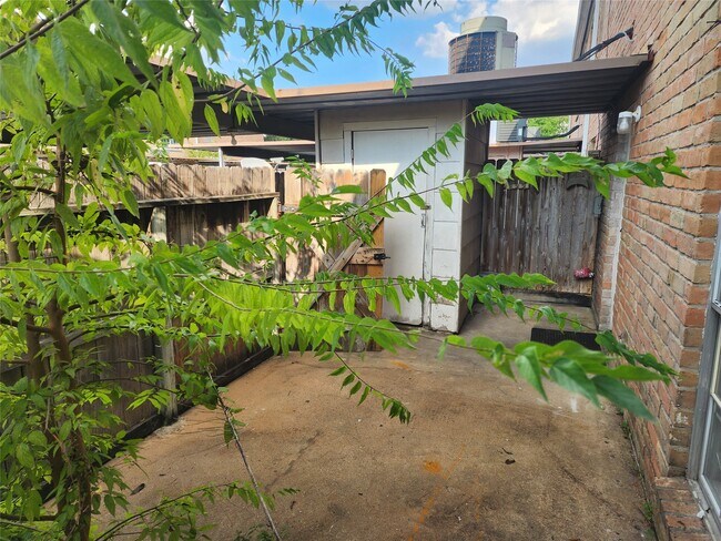 Building Photo - 4034 Belle Park Dr