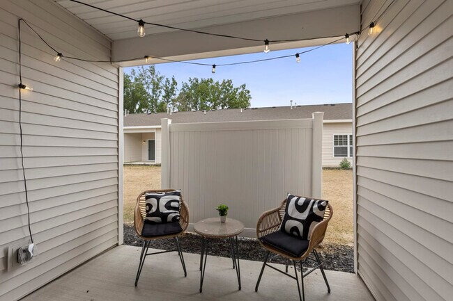 Building Photo - 5840 Fox Grape Ave