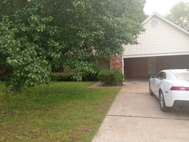 Building Photo - 103 Live Oak Dr