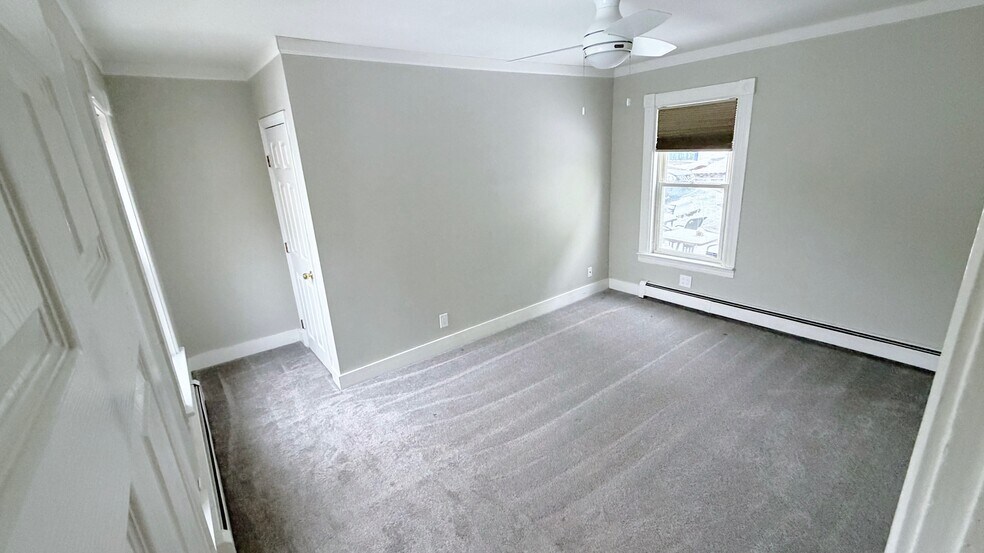 Building Photo - 554 Dubuque St