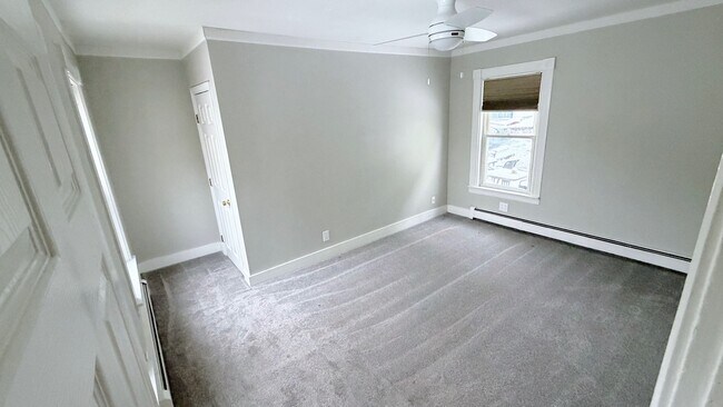 Building Photo - 554 Dubuque St