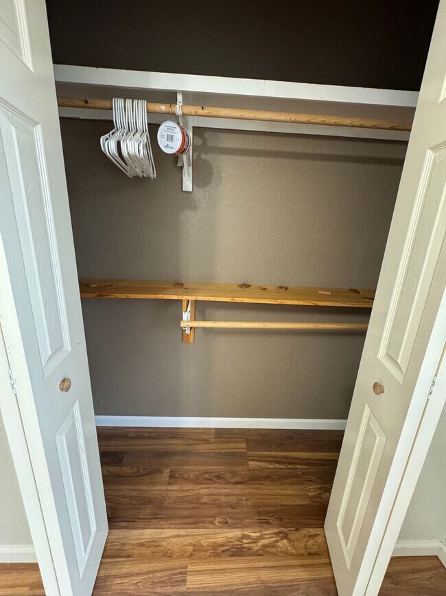 Building Photo - Immaculate home in Gentry close to schools