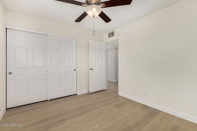 Building Photo - 220 E McKinley St