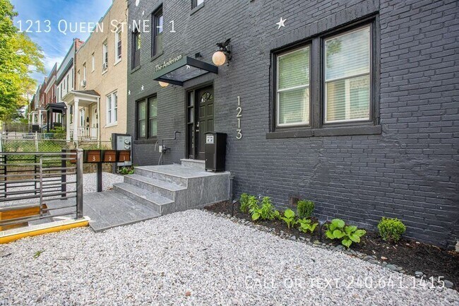 Building Photo - 1213 Queen St NE