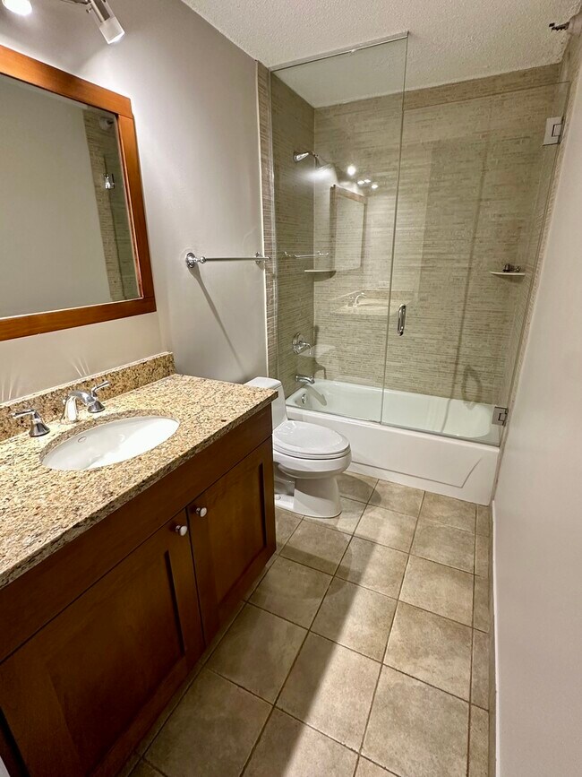 Building Photo - 10 E Ontario St